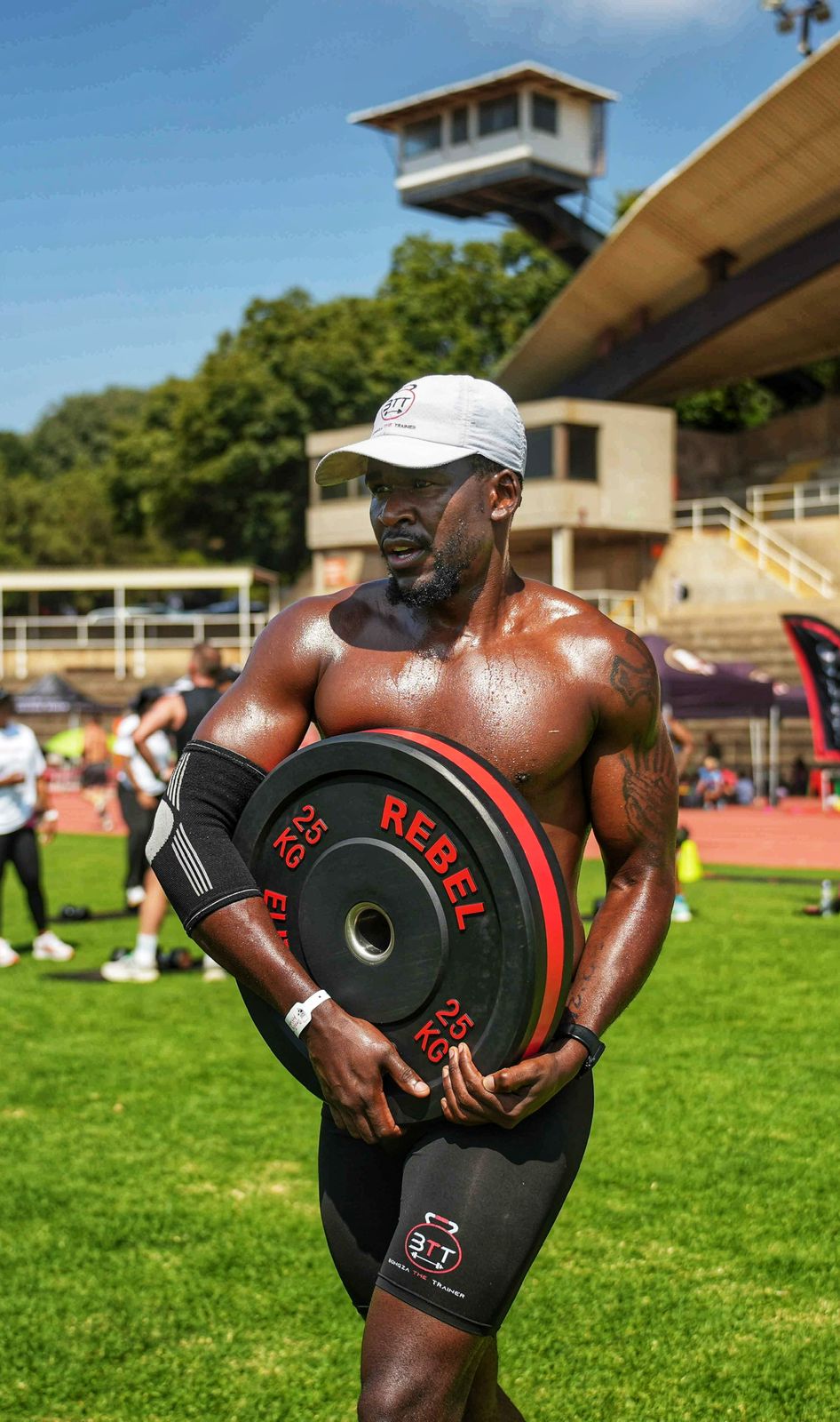 Bongane Lukhele at the African Championship, holding a 25kg plate
